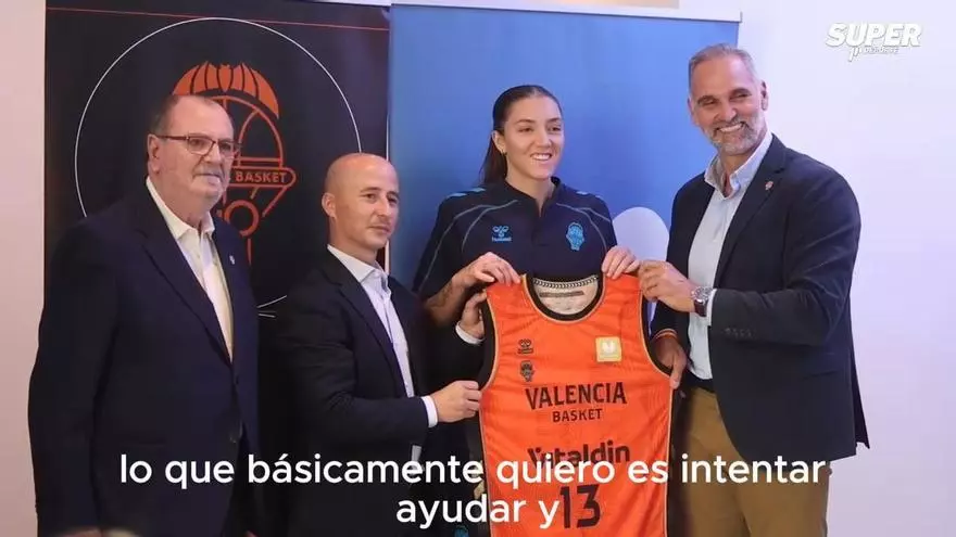 Helena Pueyo, presentada como nueva jugadora del Valencia Basket