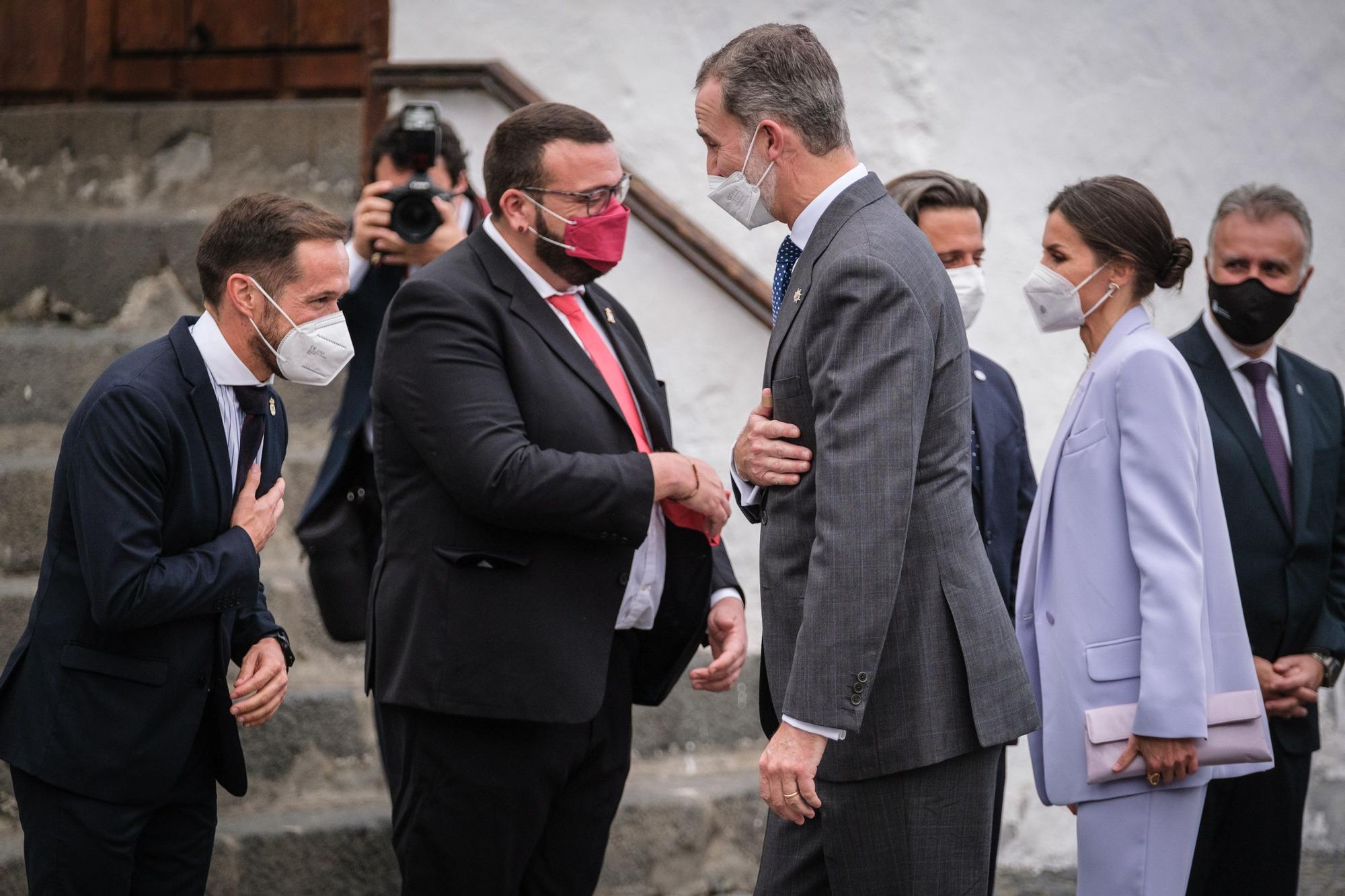 Visita del Rey y los presidentes de las comunidades a La Palma al acto de homenaje a los palmeros