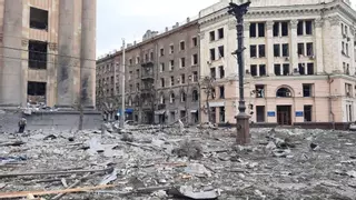 Ucrania denuncia el "crimen de guerra" del ataque a Járkov mientras un convoy de 60 kilómetros avanza hacia Kiev