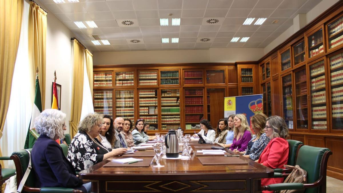 Debate sobre los retos de los medios de comunicación en el I Foro de la Mujer de Málaga.