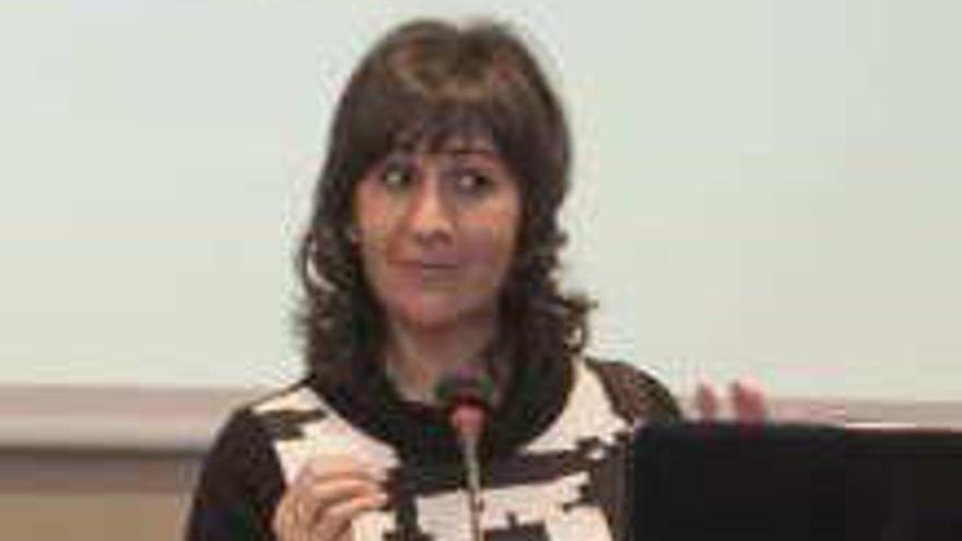 Cristina Jimena con su libro.