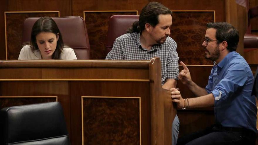 Bronca en el escaño entre Iglesias y Garzón