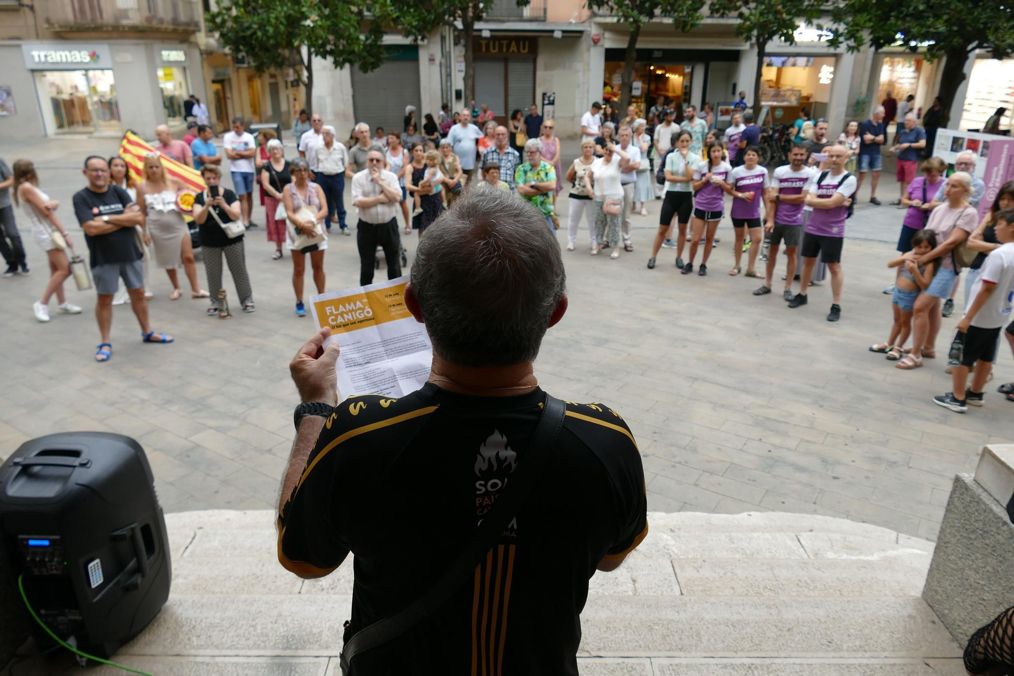 Figueres rep la Flama del Canigó i reparteix la llum de la catalanitat per tota la comarca