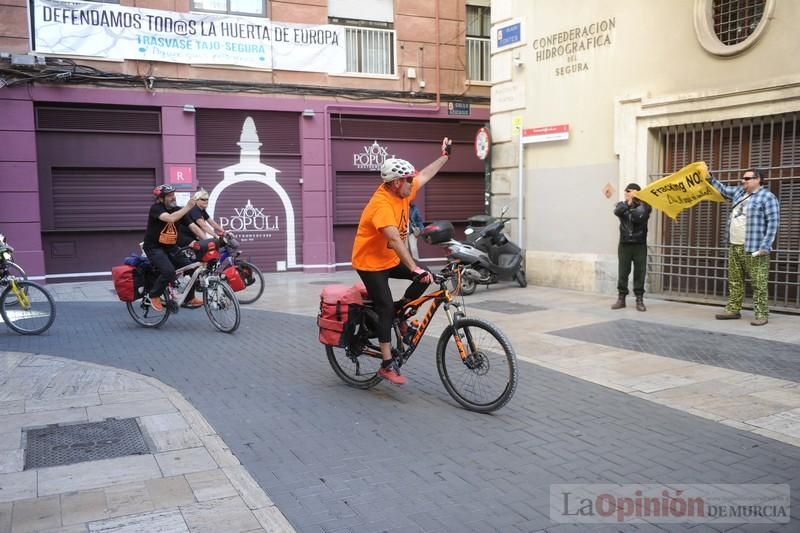 Protesta en bicicleta contra el fracking