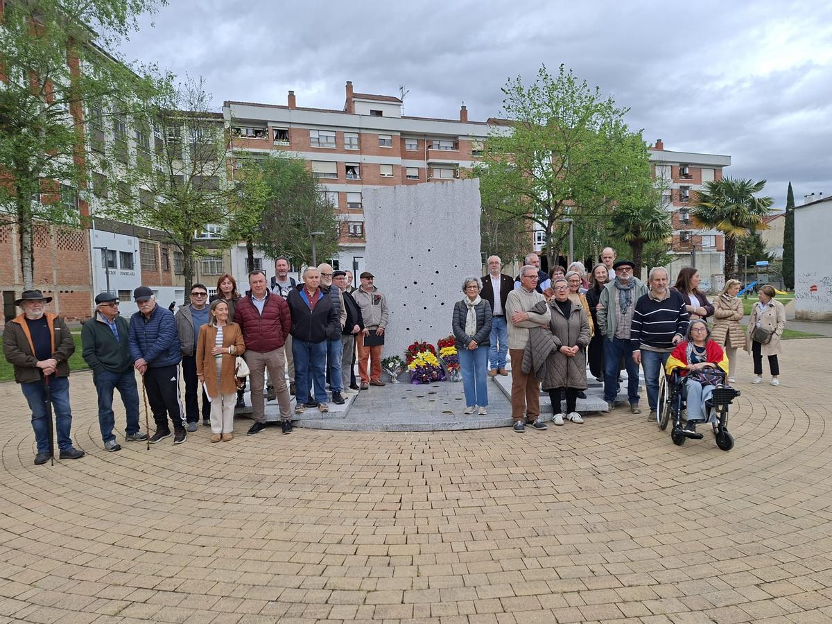 Los participantes en el acto.