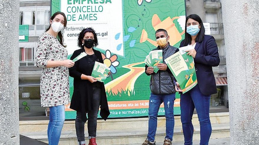 Escarlata Pampín, desde la izquierda, con Rosa Moreiras, Jorge Couñago y Ana Paz. Foto: :CDA