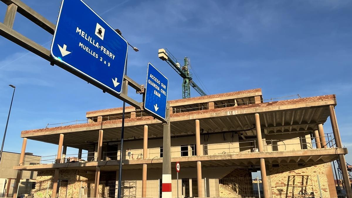 Obras del nuevo cuartel de la Guardia Civil junto al Centro Oceanográfico en el Puerto de Málaga.