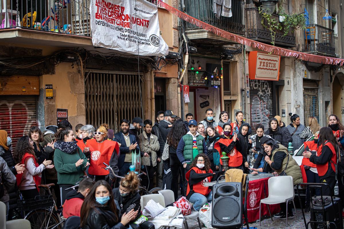 Convocatoria ciudadana para parar un desahucio en el Casc Antic, en Barcelona.