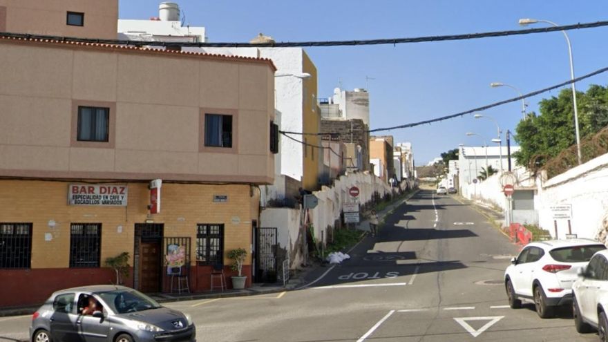 Una menor, en estado crítico después de ser rociada por un joven con material inflamable en La Isleta