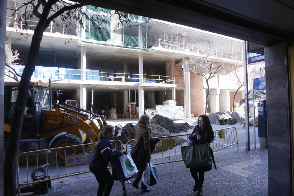 Tallen la circulació al carrer de Joan Maragall