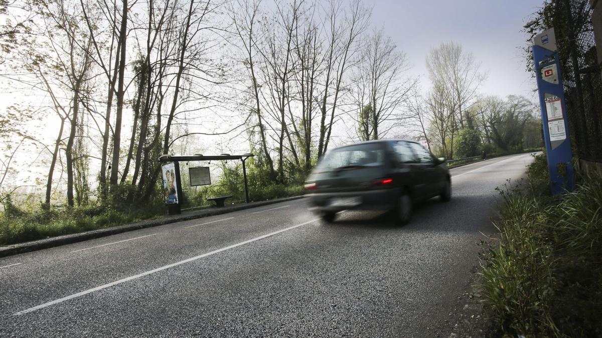 La parada de autobús en la que ocurrieron los hechos