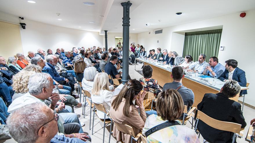 El primer debat del 28-M a Manresa fa aflorar el malestar de la gent gran