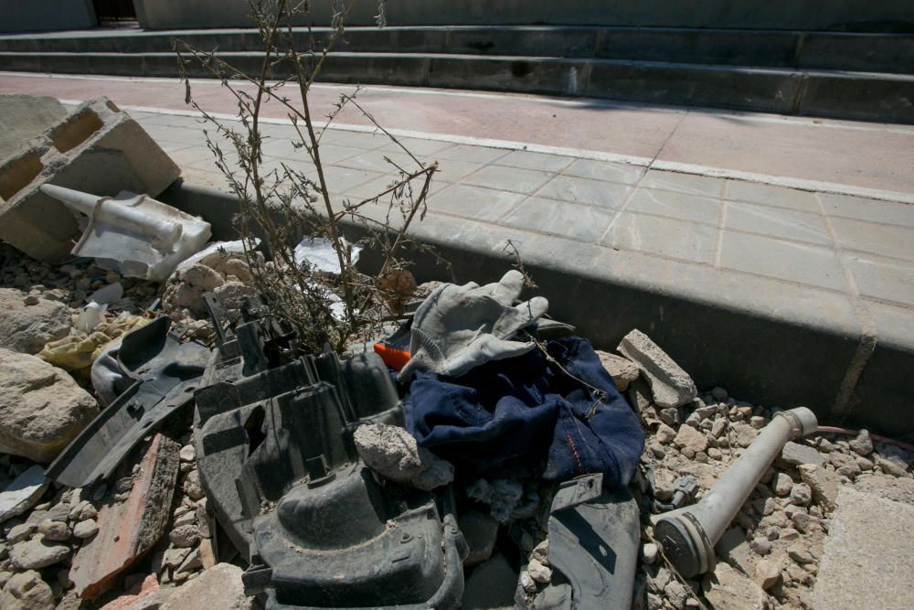 Los trabajadores han sido trasladados al hospital, dos con traumatismos en las piernas y otros dos con contusiones