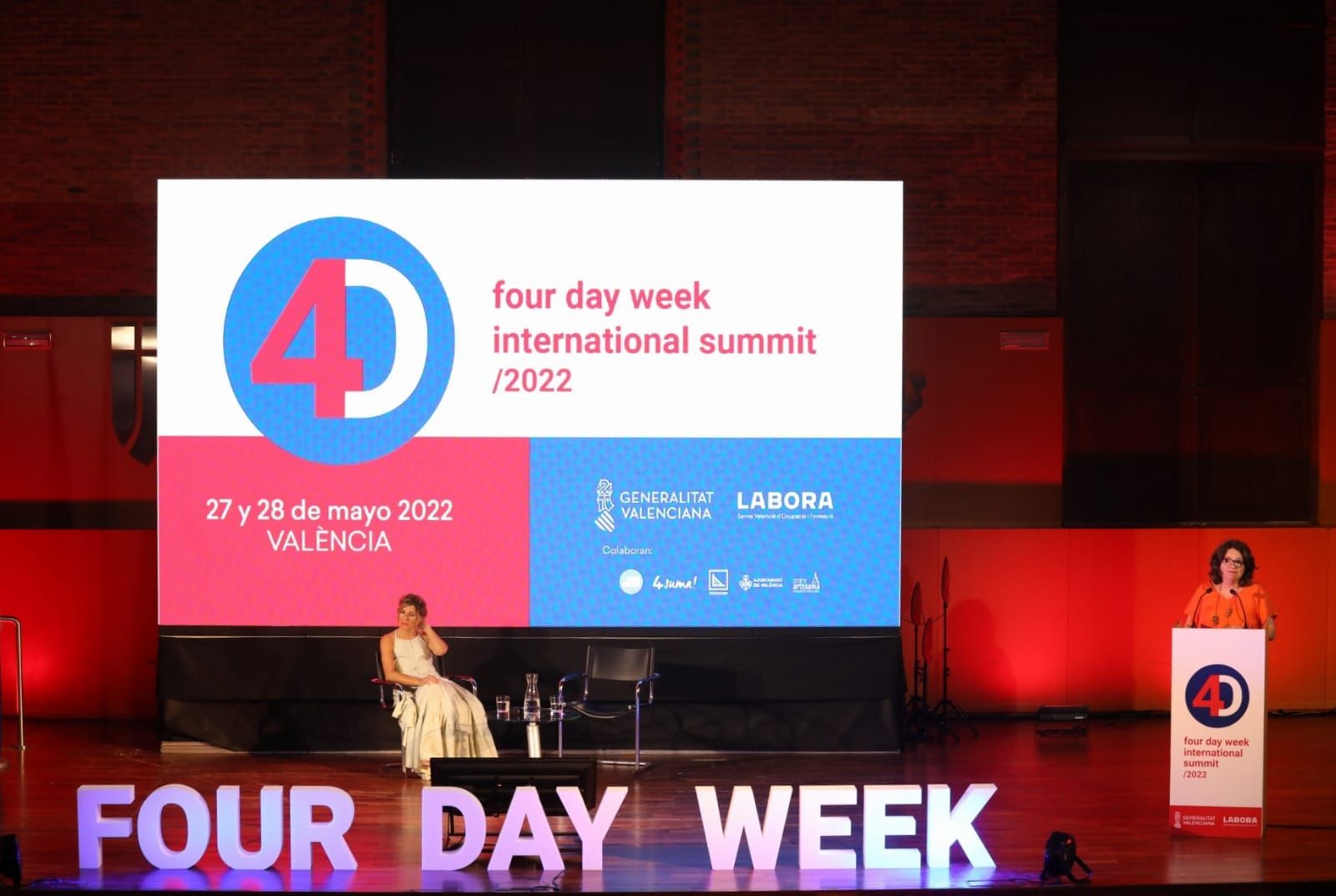 Díaz y Oltra en el congreso internacional sobre la semana de cuatro días que se celebra en València.