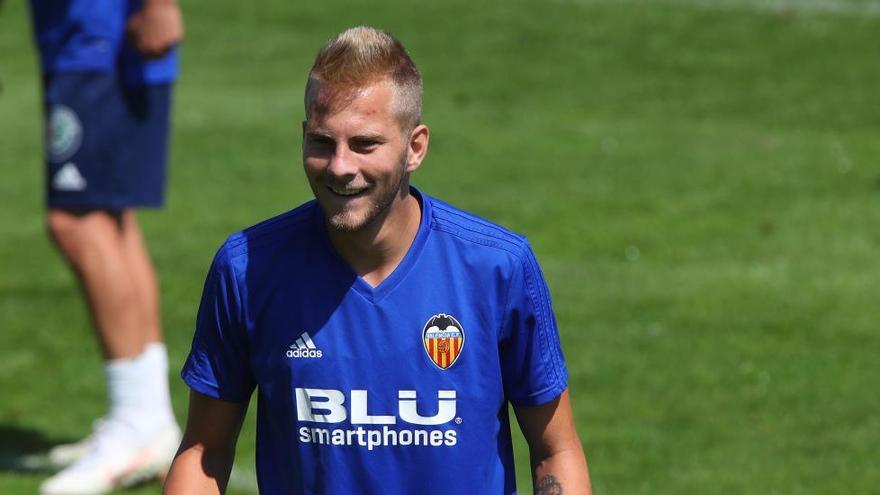 El Valencia CF cede a Racic al Tenerife