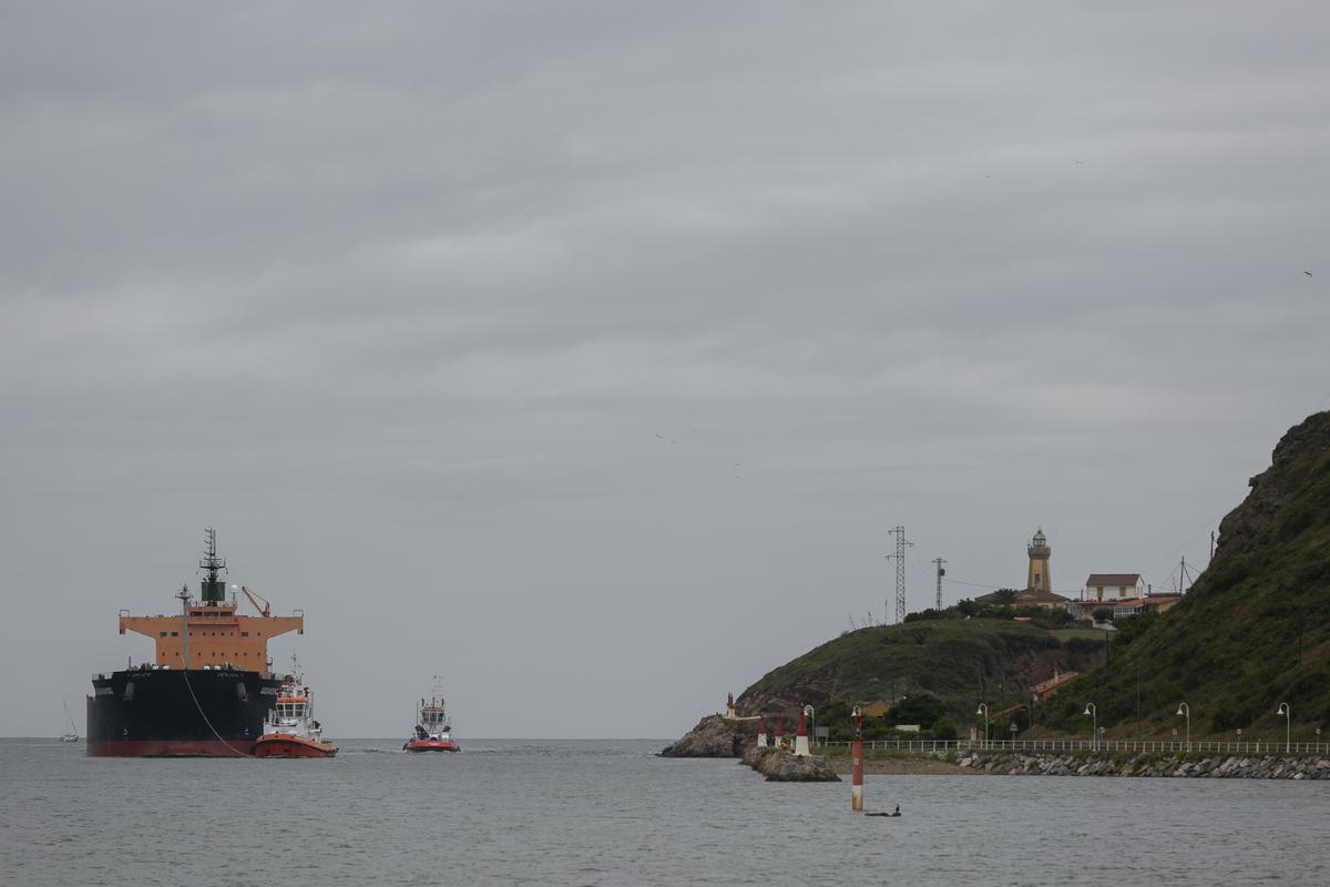 Un coloso en el Puerto de Avilés