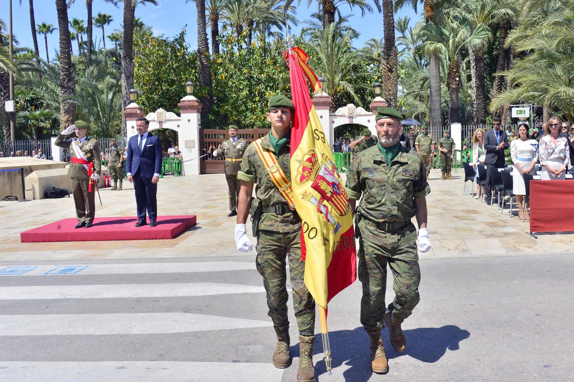 Más de 430 civiles juran la bandera en Elche