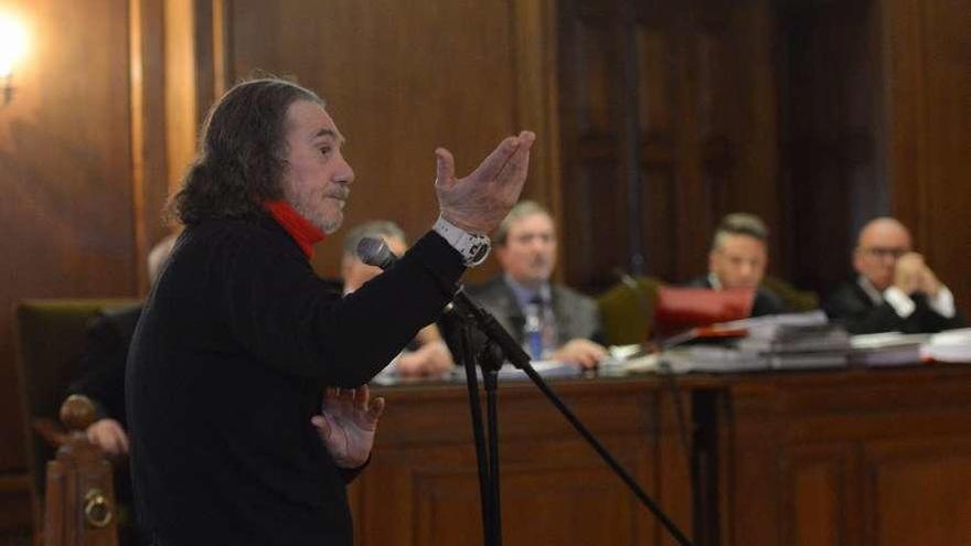 Sito Miñanco, ayer durante su declaración ante los magistrados de la Audiencia de Pontevedra. // G. Santos