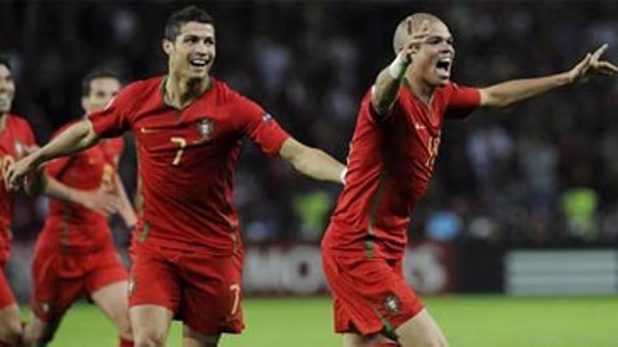 Portugal se luce ante Turquía en su debut