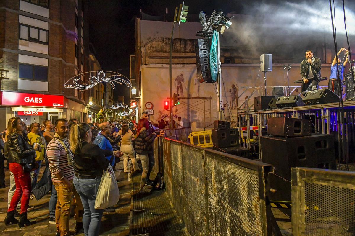 Un concierto en la calle San Bernardo durante la Noche de Reyes de 2024.