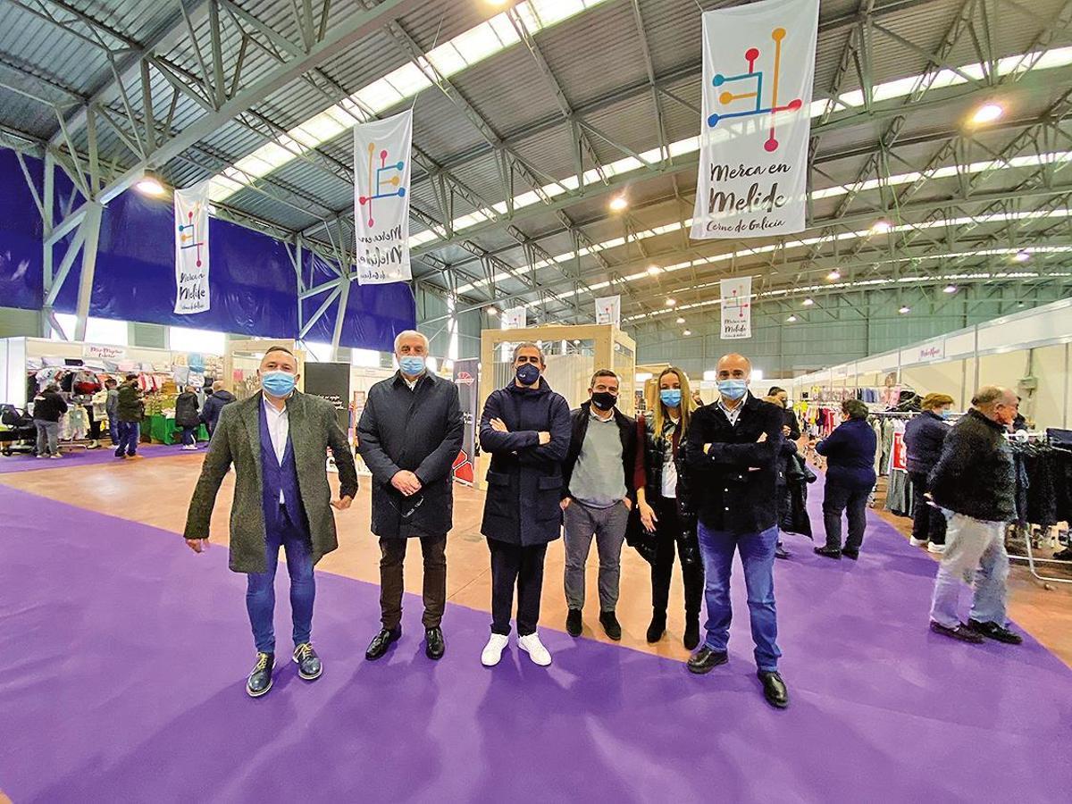 Autoridades na apertura de Mercamelide este sábado. Foto: C.P.