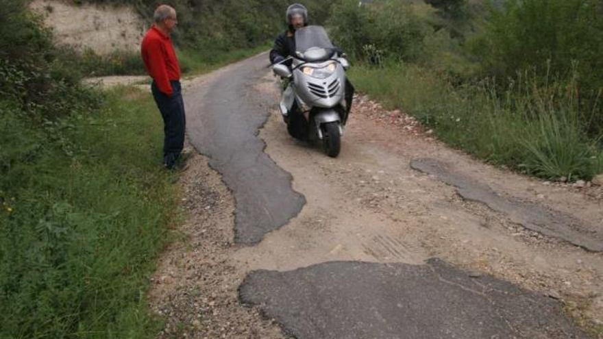 El estado en que han quedado los caminos han causado la indignación vecinal.