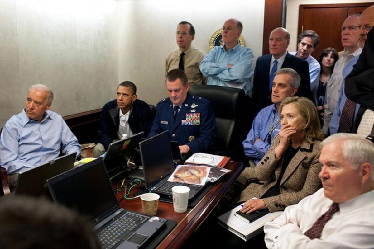 Obama, amb el vicepresident i l’Equip Nacional de Control de Seguretat, observa en directe la missió contra Ussama bin Laden, el maig passat.