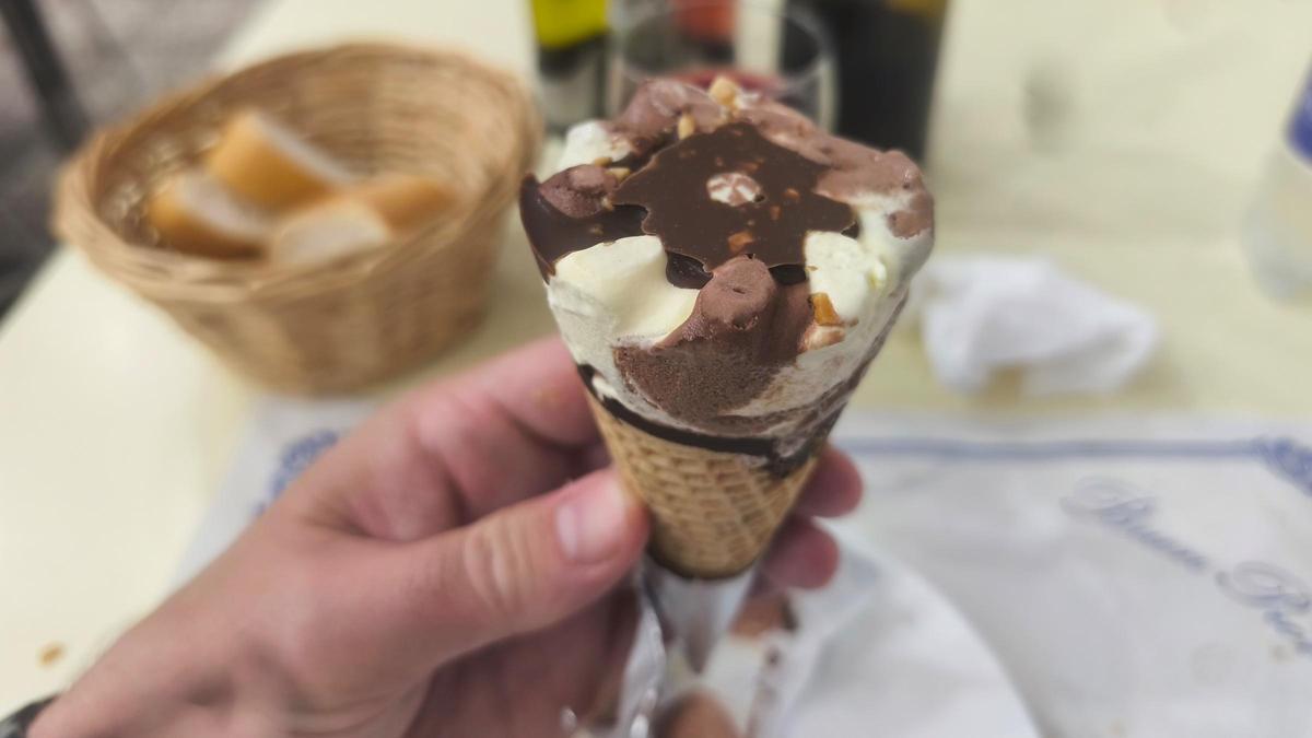 El cucurucho de helado del restaurante 4 Hermanos.