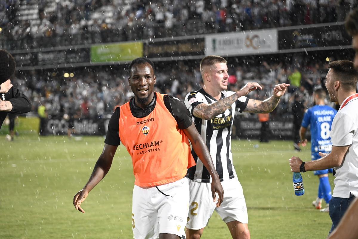 Galería | Castalia celebra el triunfo del Castellón en un partido que siempre será recordado Galería | Castalia celebra el triunfo del Castellón en un partido que siempre será recordado