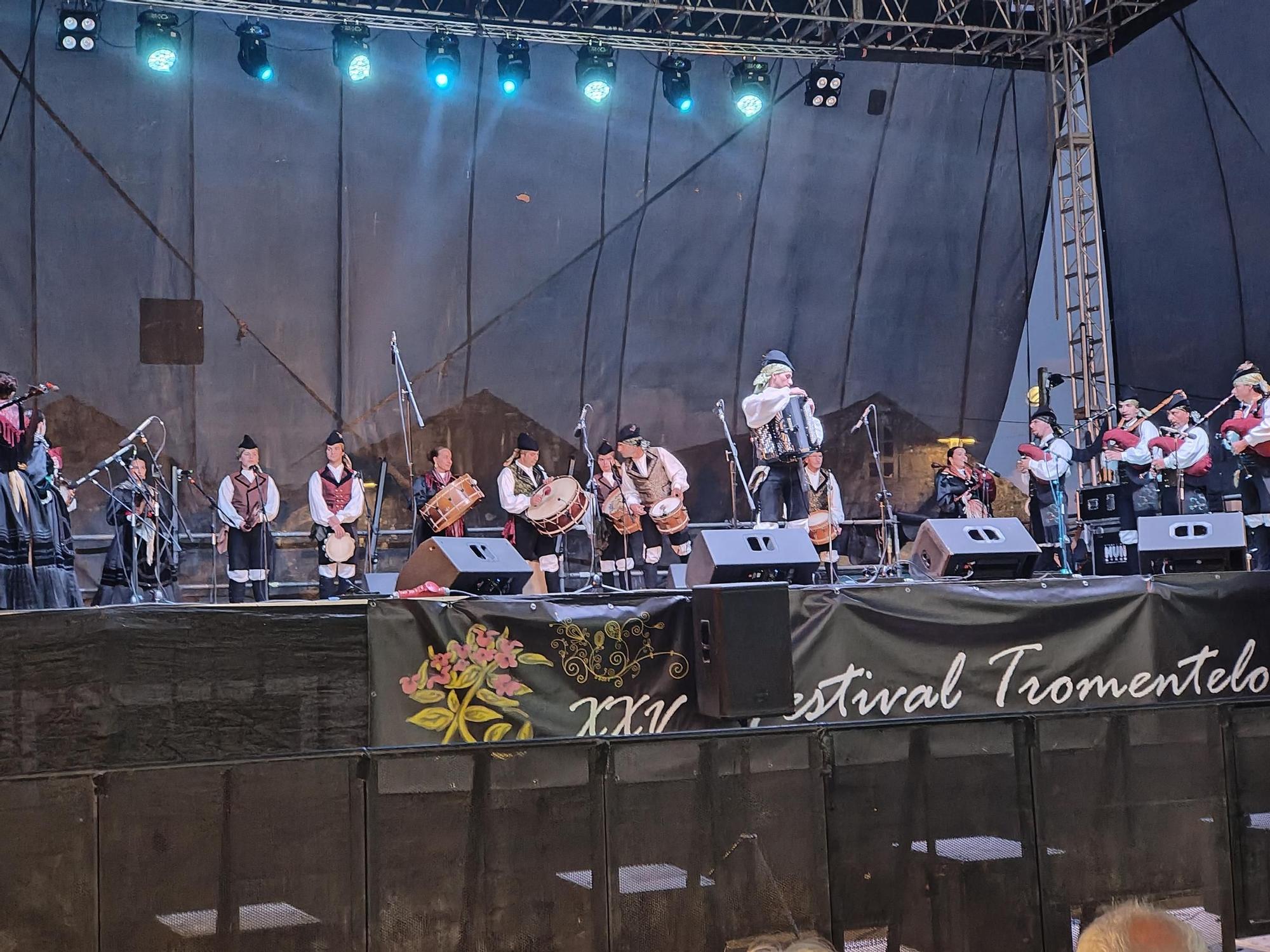 Astarot reúne a 4.000 personas en Cangas y Noname Djs abarrotan laa explanada de Ojea