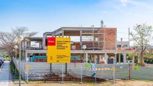 Constantí (Tarragonès) recuperó en enero las obras del nuevo centro cultural polivalente, con una inversión total de 4,8 millones de euros.