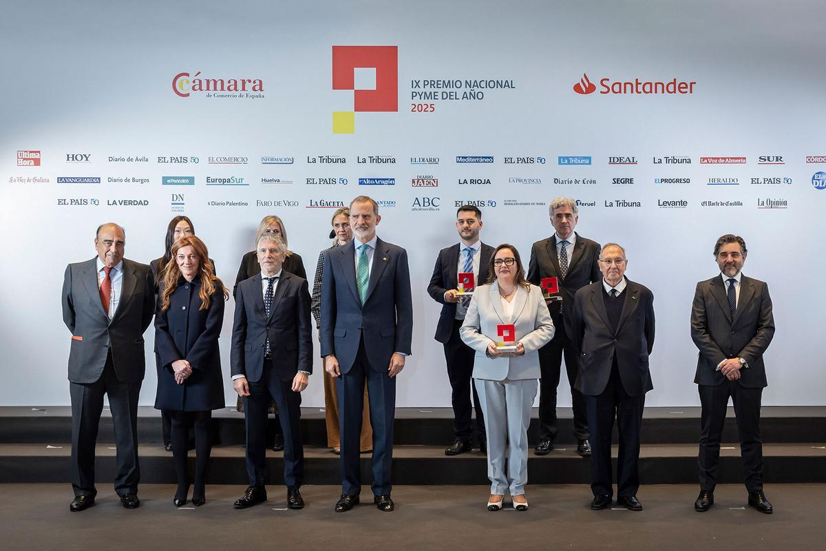 Foto de familia en la entrega del Premio Nacional Pyme del Año 2025 presidida por el rey Felipe VI.