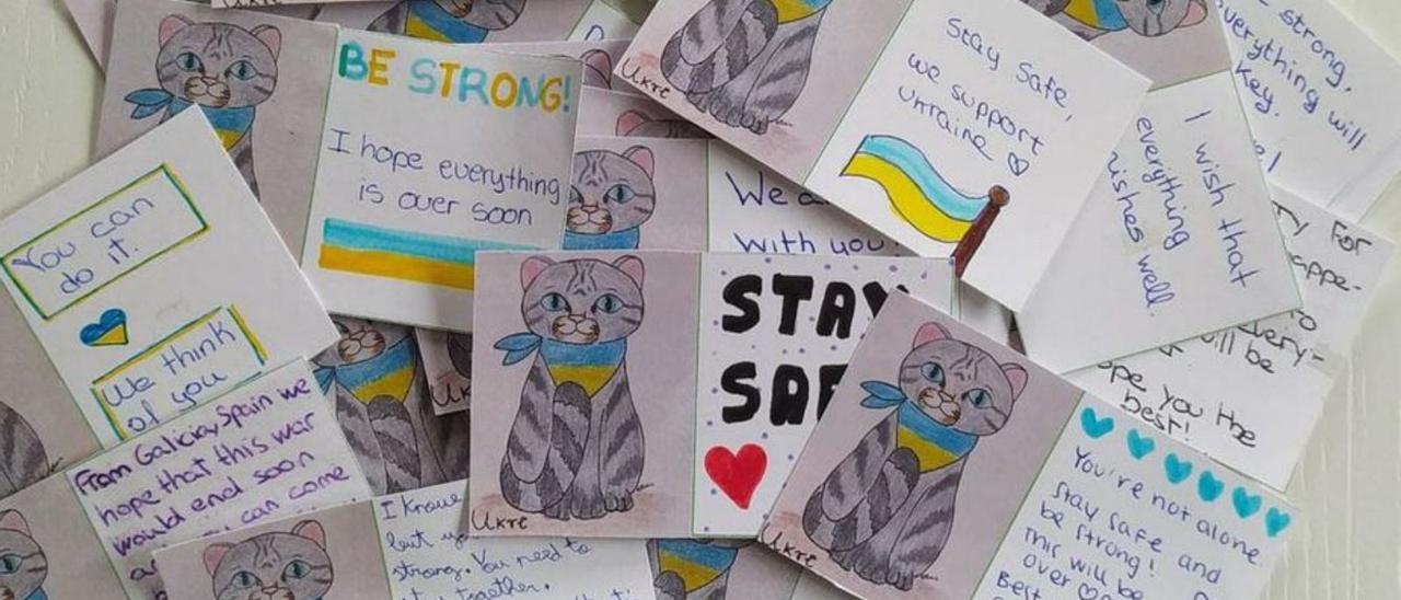 El gato “Ukri” adorna las tarjetas usadas por los niños mecos para enviar mensajes de ánimo a la población ucraniana.   | //  FDV