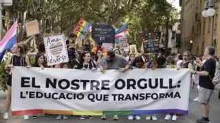 Cientos de personas se manifiestan en Palma para reivindicar los derechos del colectivo LGTBI