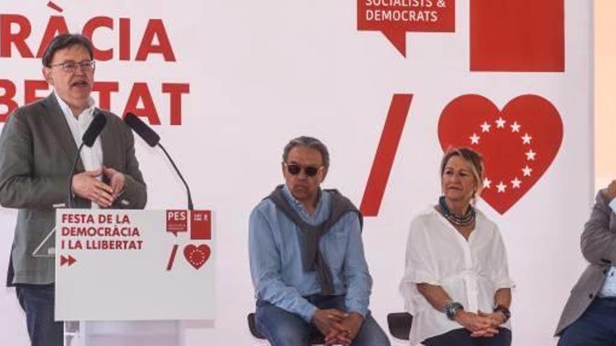 Puig, Mata, Rodríguez-Piñero y De Lucas en la Fiesta de la Democracia y la Libertad, en Nàquera, donde asistió un centenar de personas.