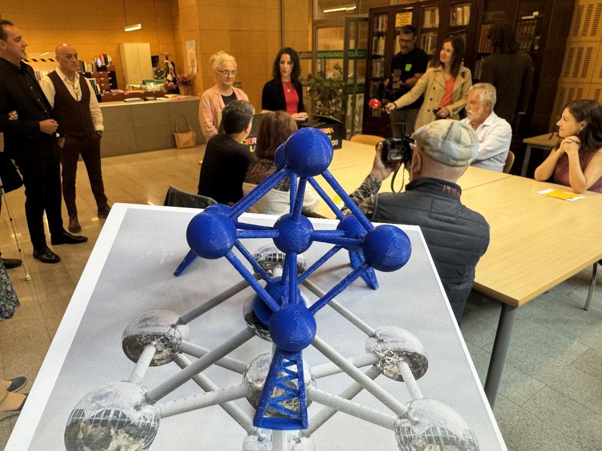 El Atomium de Bruselas, un modelo de la tifloteca de ONCE.