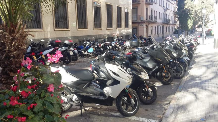 Gandia permitirá aparcar motos en la Zona Azul ante el déficit de plazas