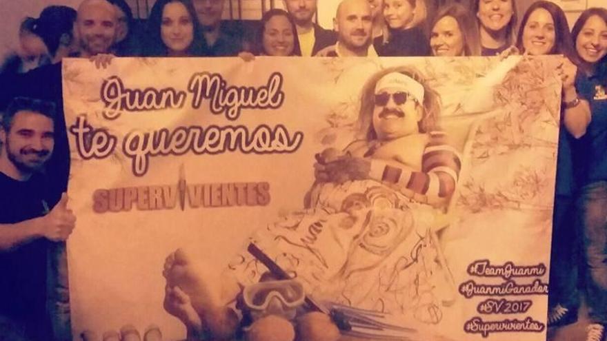 Pancartas en apoyo al &#039;superviviente&#039; Juan Miguel