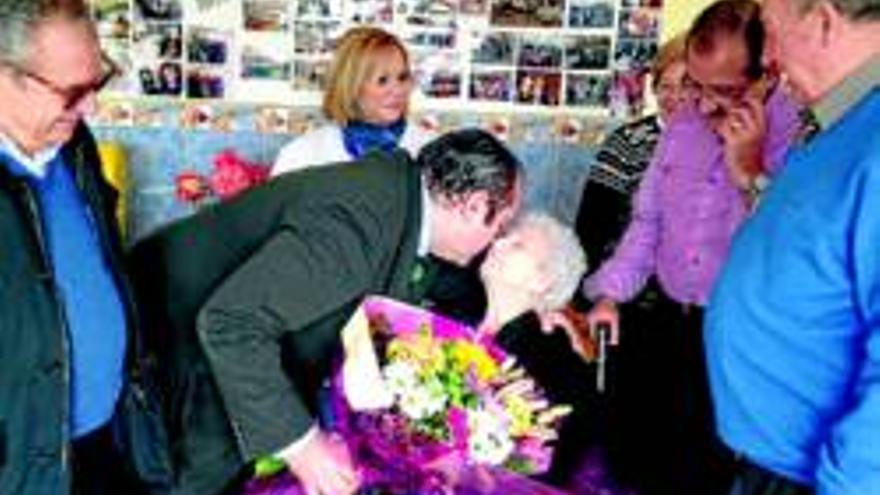 Flores para Maxi Rubio por sus 101 años