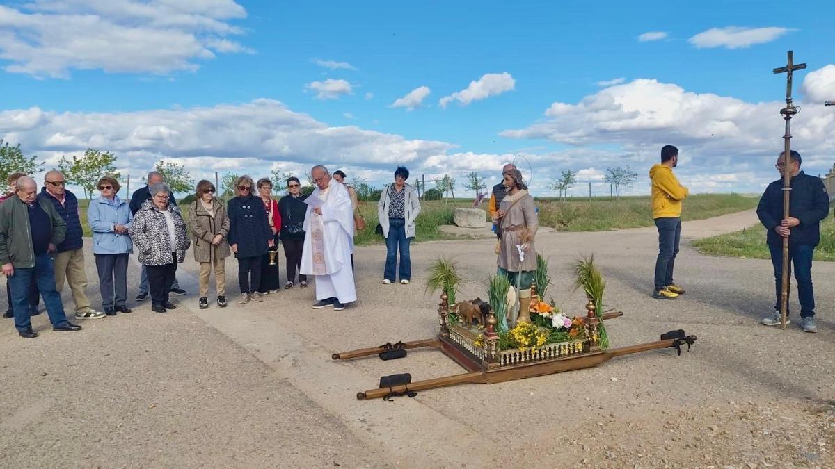 Bendición de campos por San Isidro en Pontejos.