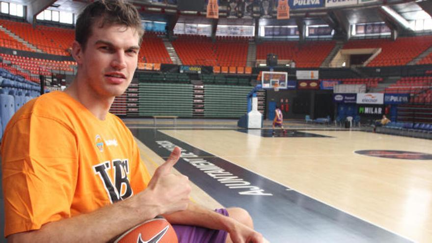 Tiago Splitter, de taronja en La Fonteta