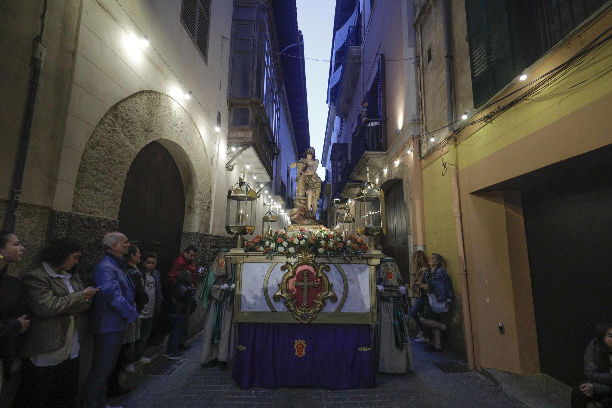 Viernes Santo en Palma: El Sant Enterrament cierra la Semana Santa