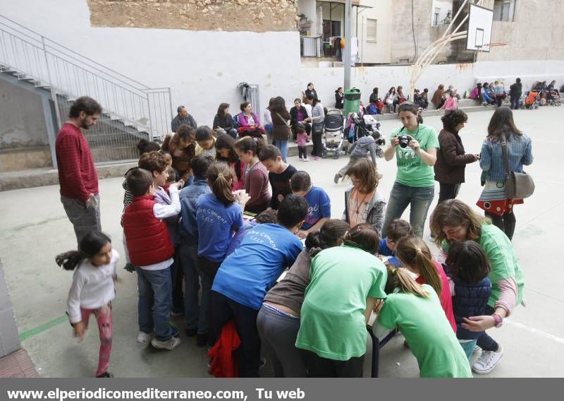 GALERÍA DE FOTOS - Encierros en protesta por supresión de líneas en valenciano