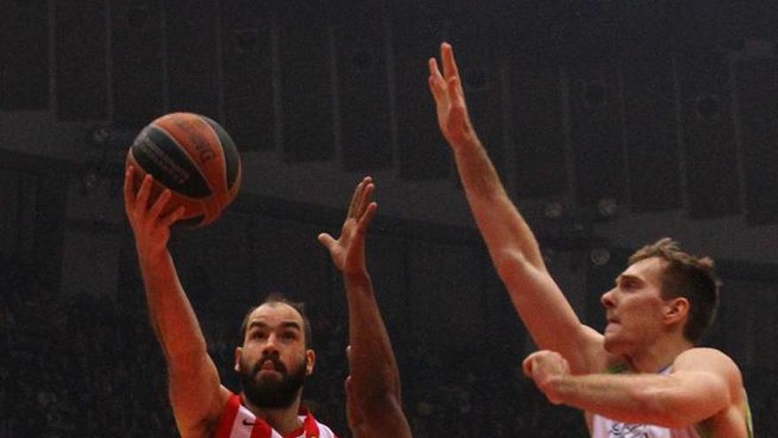 Spanoulis, ante Granger y Dragic, en el último partido en El Pireo.