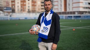 Álex Cano, futbolista: "Intentem allunyar-nos de les ximpleries del futbol gran"