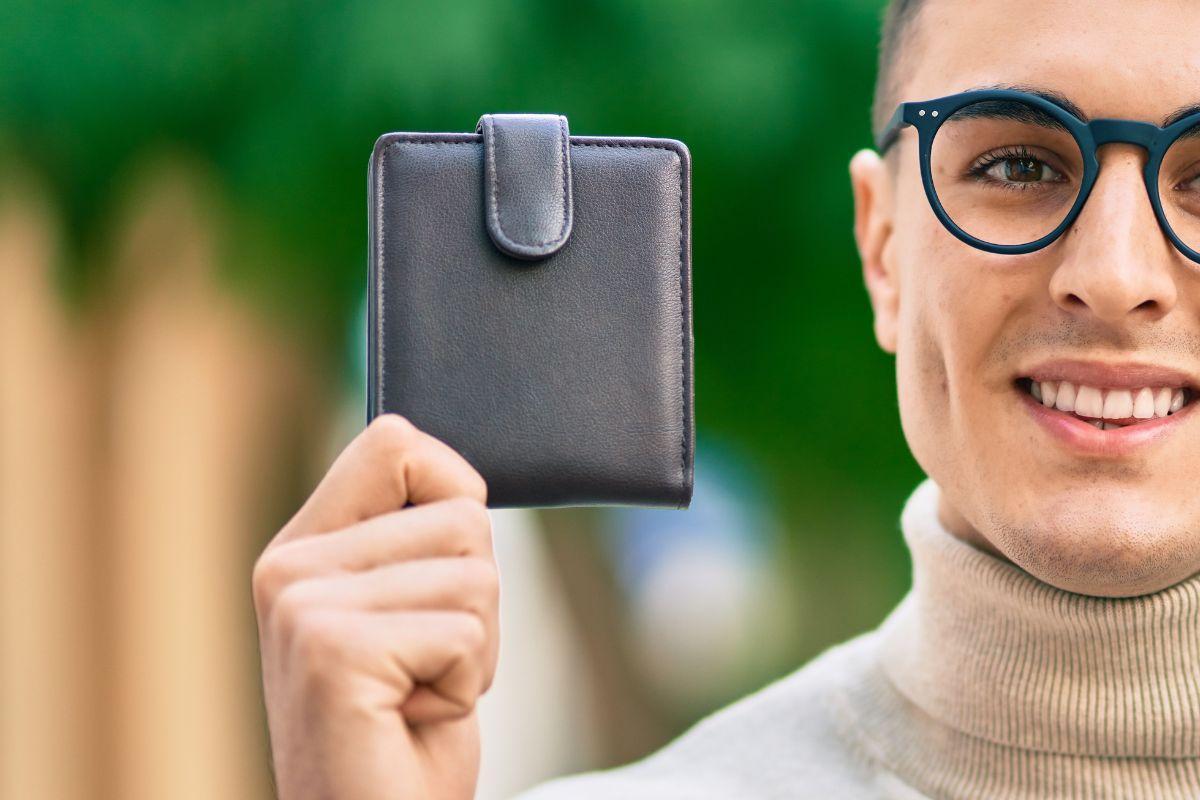 Así es la cartera para hombre que combina seguridad, estilo y máxima organización que arrasa en Amazon