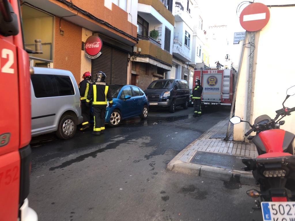 Incendio en una vivienda de la calle 22 de Mayo, en La Isleta (13/04/2021)