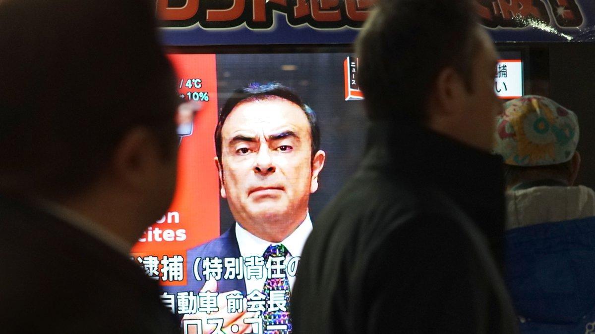 Carlosd Ghosn se enfrenta a un tercer cargo.