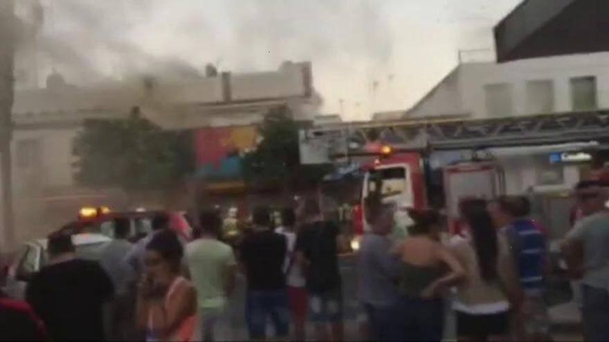 Angustioso rescate de una madre y sus hijos en un incendio en Sevilla
