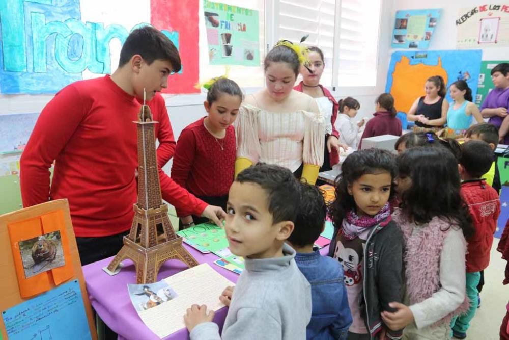 Los escolares ejercieron de anfitriones con sus propios compañeros